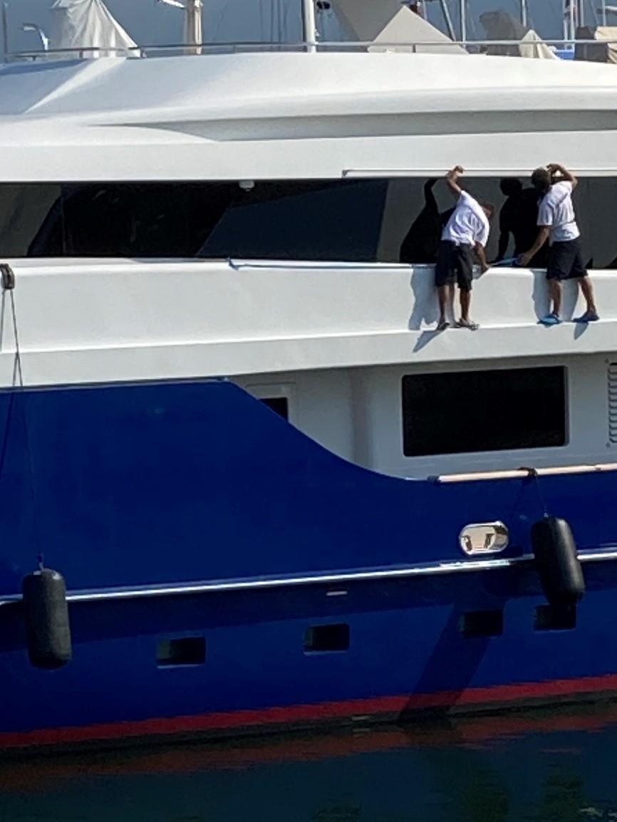 Superyacht – crew working outboard without PPE